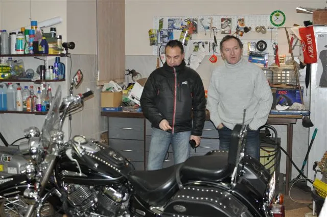 Francuscy motocykliści w klubie — archiwum Right Riders, 2013